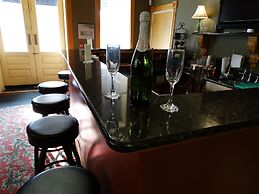 Martin & Mason Hotel