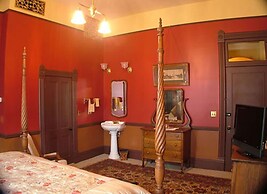 Martin & Mason Hotel