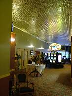 Martin & Mason Hotel