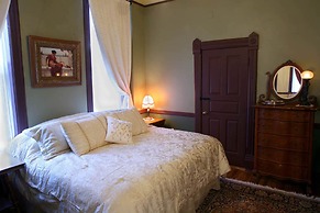 Martin & Mason Hotel