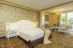 Chalcedony Grand Hotel