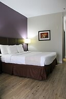 Parkwood Inn & Suites