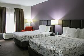 Parkwood Inn & Suites