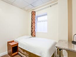 OYO VII Hotel & Indian Restaurant