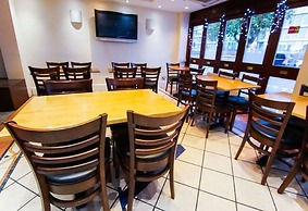 OYO VII Hotel & Indian Restaurant