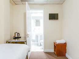 OYO VII Hotel & Indian Restaurant