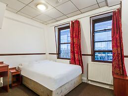 OYO VII Hotel & Indian Restaurant