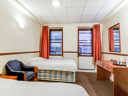 OYO VII Hotel & Indian Restaurant