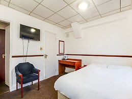 OYO VII Hotel & Indian Restaurant