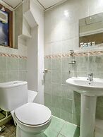 OYO VII Hotel & Indian Restaurant