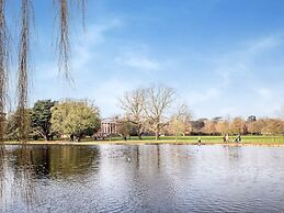 OYO VII Hotel & Indian Restaurant