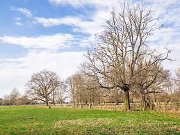 OYO VII Hotel & Indian Restaurant