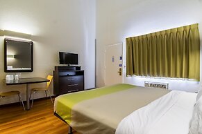 Studio 6 Cypress, CA