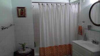 Neita's Nest - Jamaican Bed & Breakfast