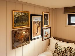 High Corner Inn