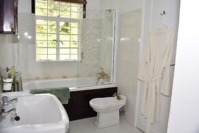 Barbados Chi Guest House