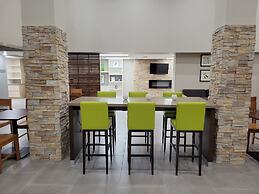 Country Inn & Suites by Radisson Macon West