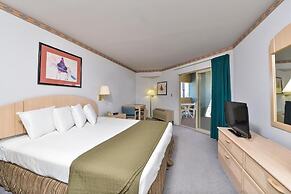 Econo Lodge Inn & Suites