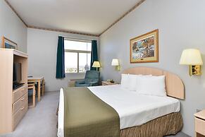 Econo Lodge Inn & Suites