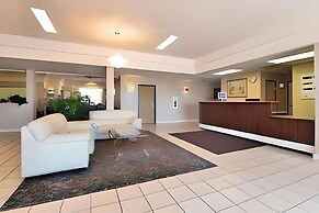 Econo Lodge Inn & Suites