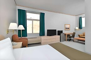 Econo Lodge Inn & Suites