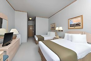 Econo Lodge Inn & Suites