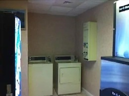 Econo Lodge Inn & Suites