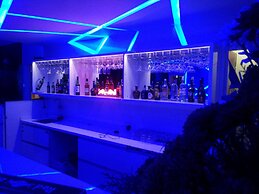 Icon Select by Bhagini