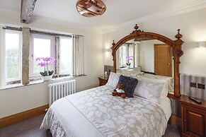 The Saddleworth Hotel