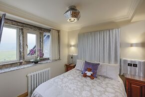 The Saddleworth Hotel