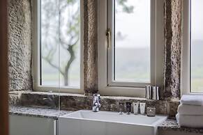 The Saddleworth Hotel