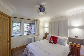 The Saddleworth Hotel