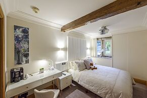 The Saddleworth Hotel