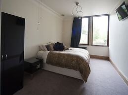 The Saddleworth Hotel