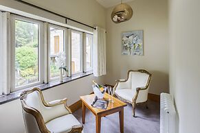 The Saddleworth Hotel