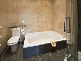 The Saddleworth Hotel