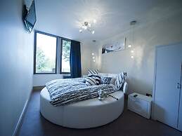 The Saddleworth Hotel