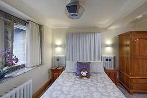 The Saddleworth Hotel