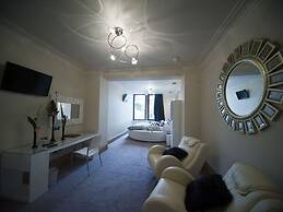 The Saddleworth Hotel