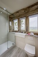 The Saddleworth Hotel