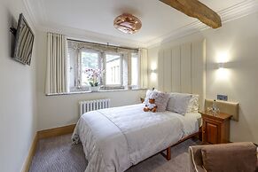 The Saddleworth Hotel