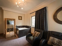 The Saddleworth Hotel