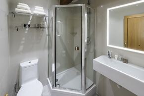 The Saddleworth Hotel