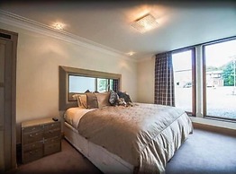 The Saddleworth Hotel