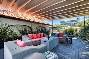 AR 218 Hotel by ULIV