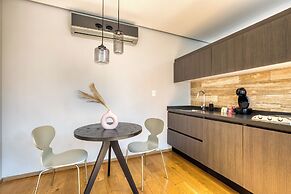 AR 218 Hotel by ULIV