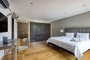 AR 218 Hotel by ULIV