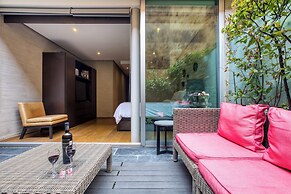 AR 218 Hotel by ULIV