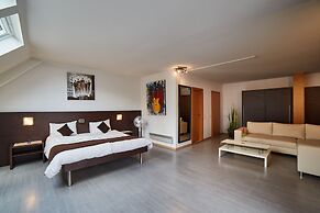 Threeland Hotel