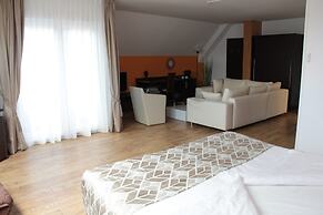 Threeland Hotel